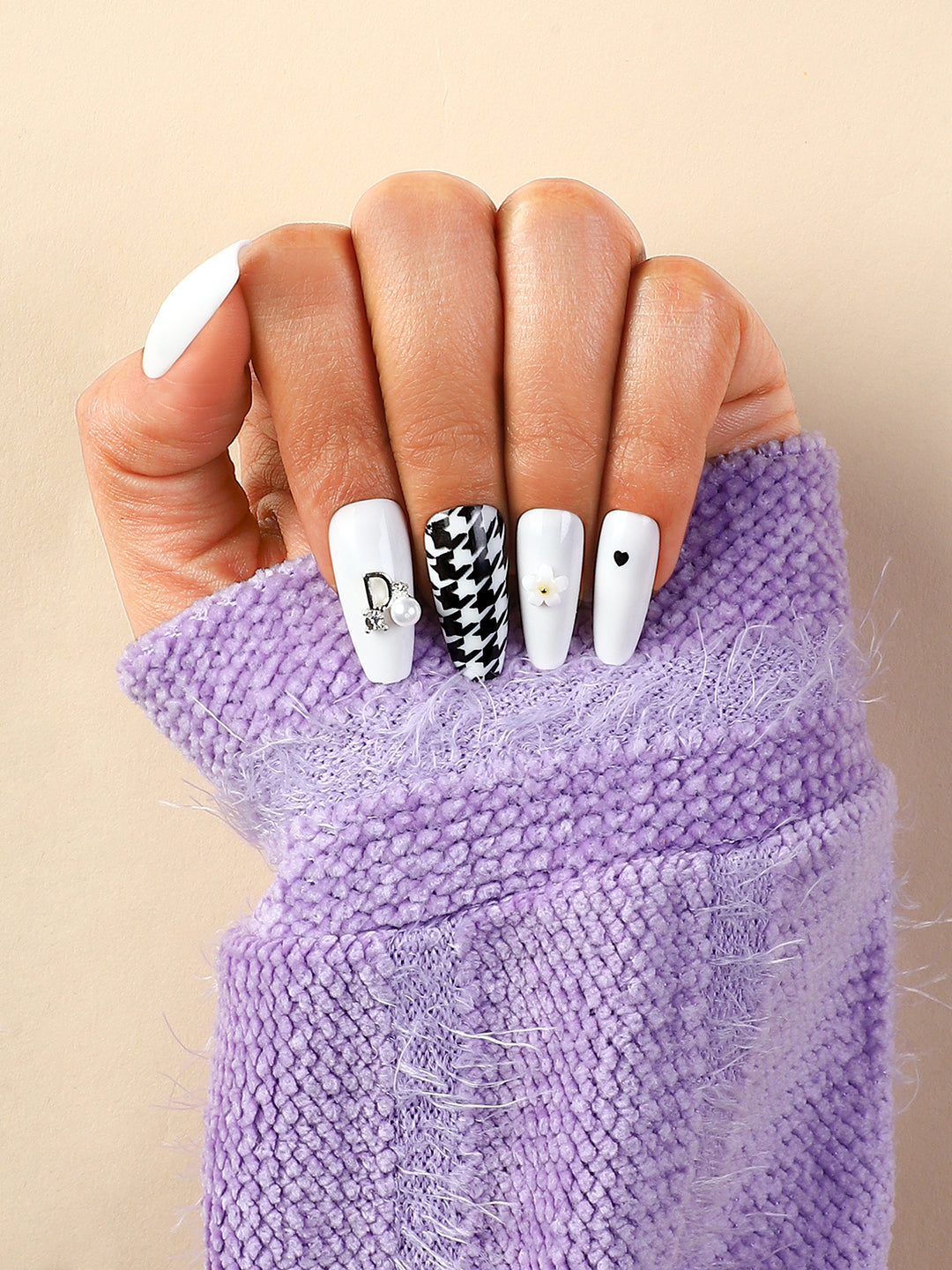 Haute Sauce The Houndstooth Cuore Press-On Nails - Chalk White:Onyx Black