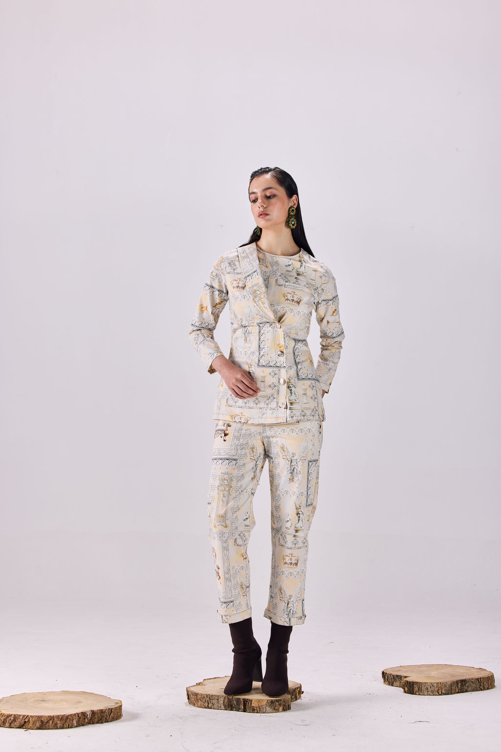 SAMMYUKK Renaissance King Print Coat and Pant Co-Ord Set - MULTICOLOR