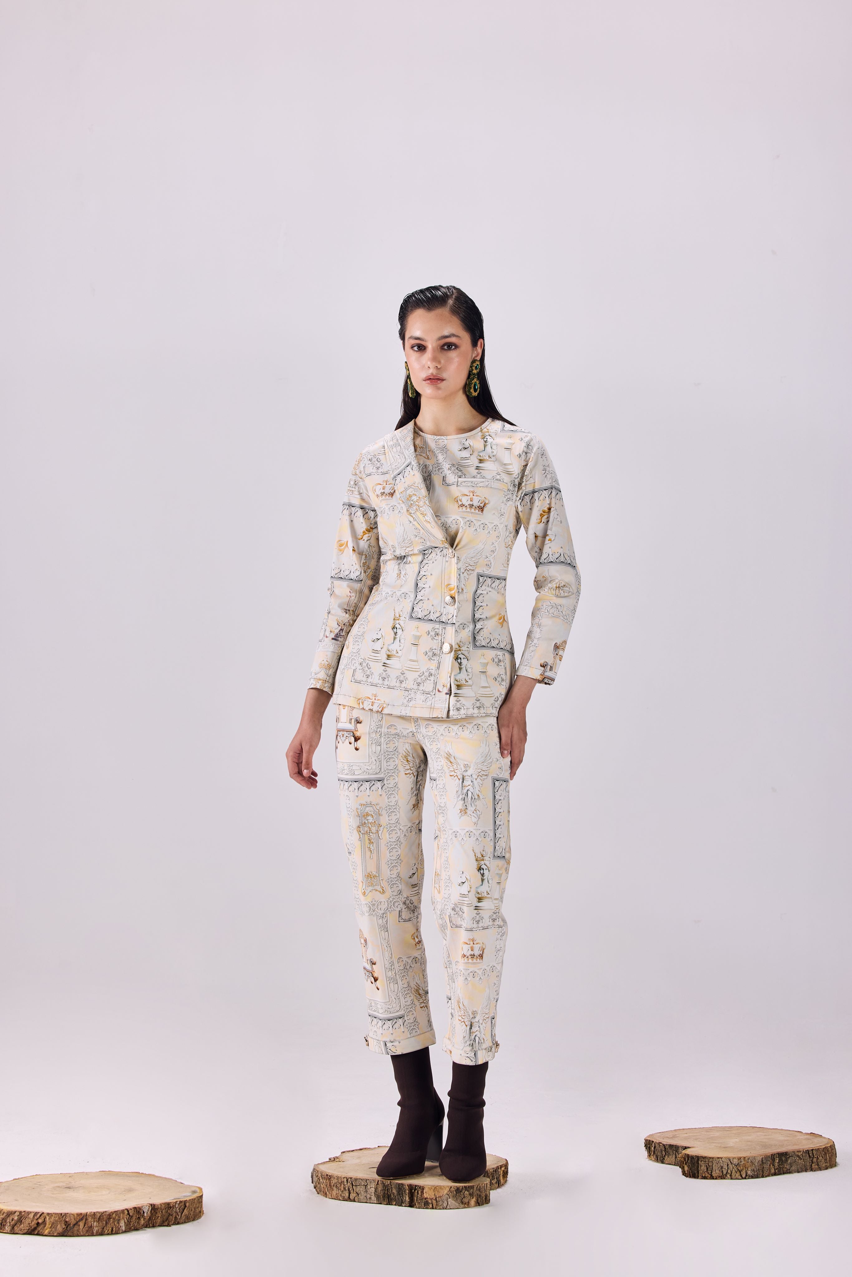 SAMMYUKK Renaissance King Print Coat and Pant Co-Ord Set - MULTICOLOR