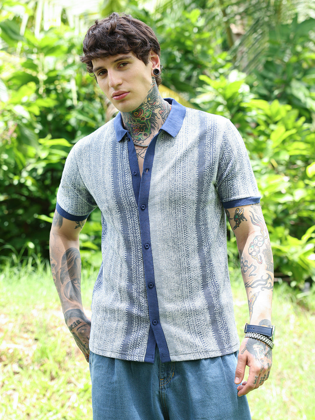 Campus Sutra Textured Cotton Blend Cuban Collar Shirt With Vertical Stripes