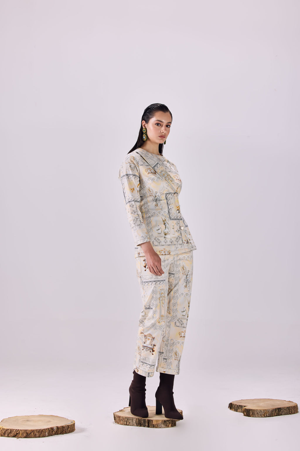 SAMMYUKK Renaissance King Print Coat and Pant Co-Ord Set - MULTICOLOR