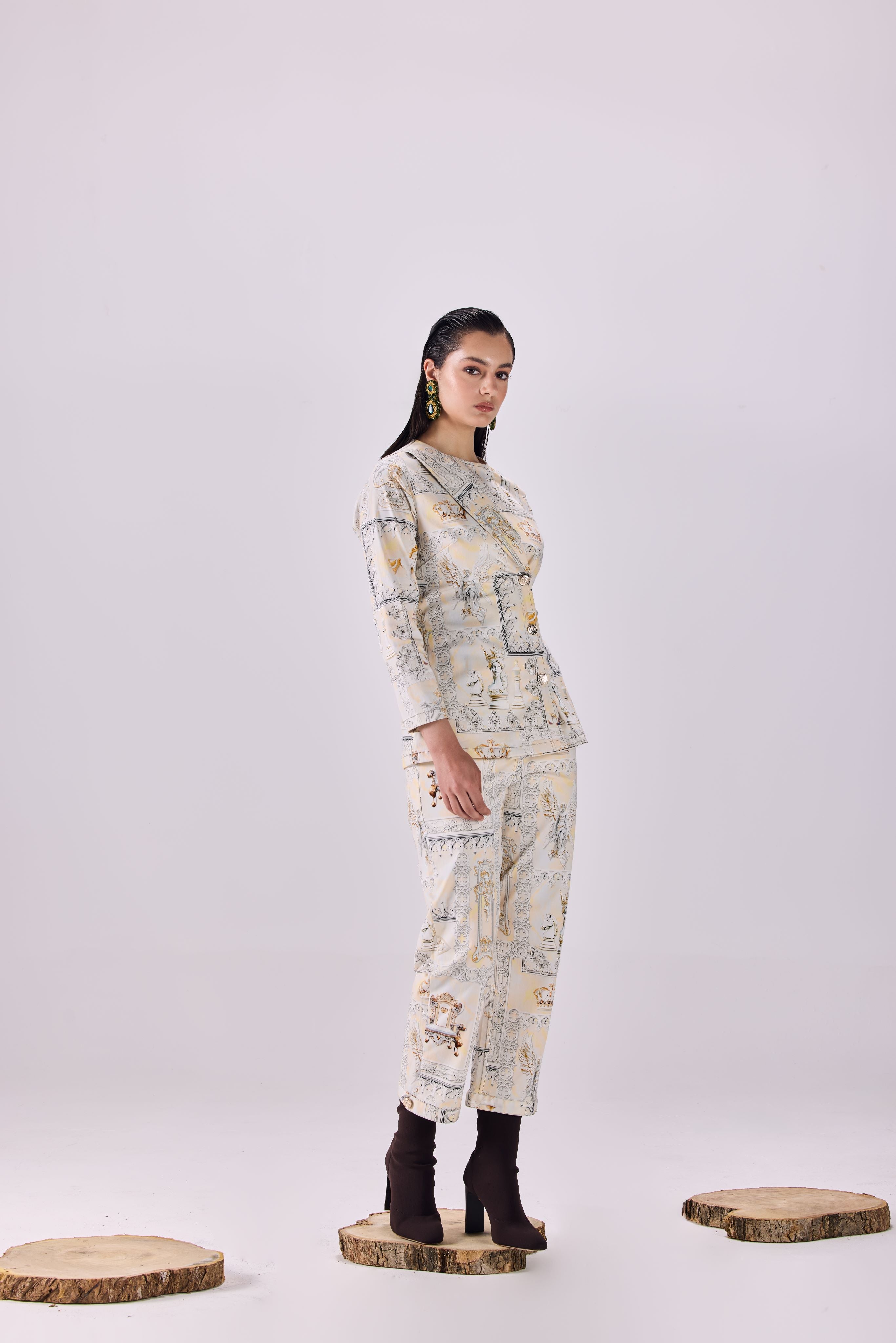 SAMMYUKK Renaissance King Print Coat and Pant Co-Ord Set - MULTICOLOR