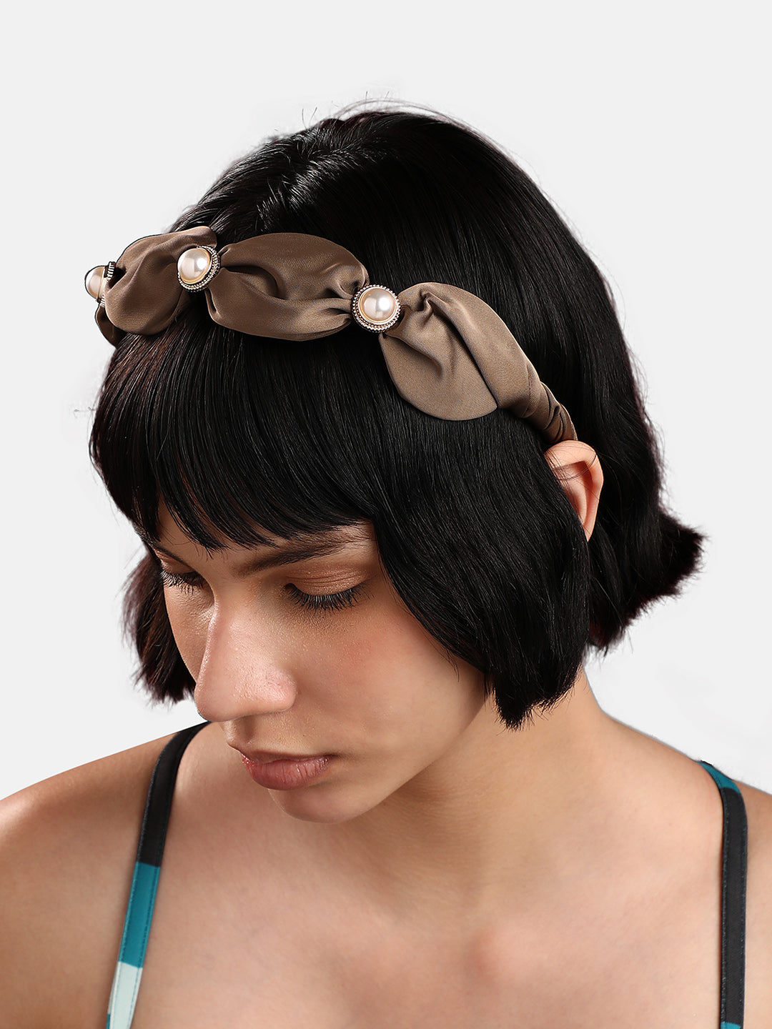 Haute Sauce Sparkling Tresses: Adorning With An Embellished Hairband