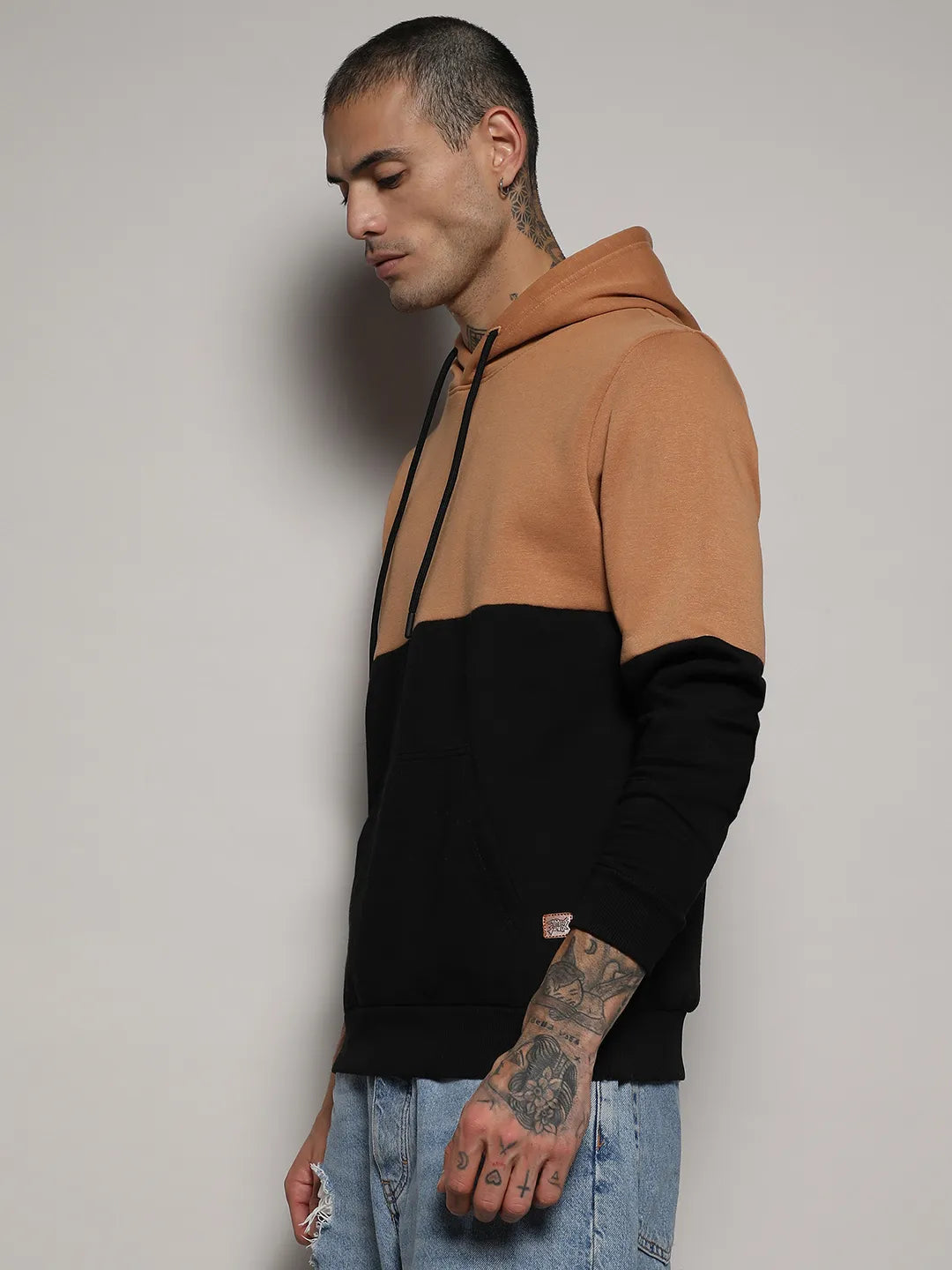 Campus Sutra Pullover Hoodie With Ribbed Hem