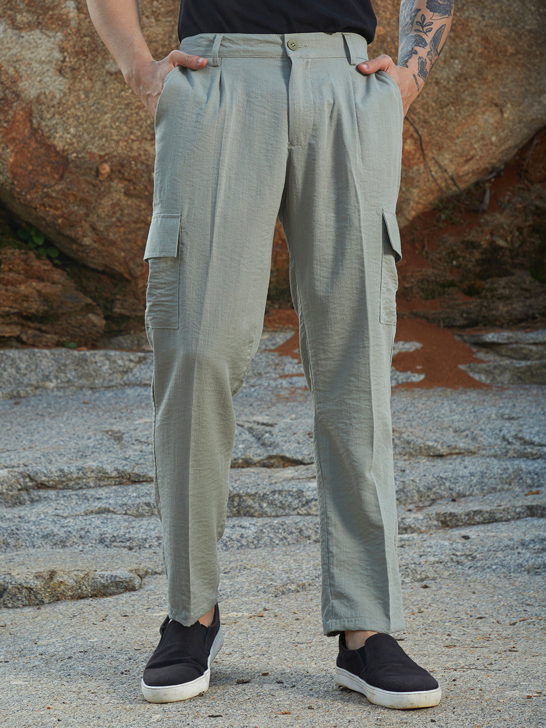 Campus Sutra Lightweight - Crinkled Utility Trousers