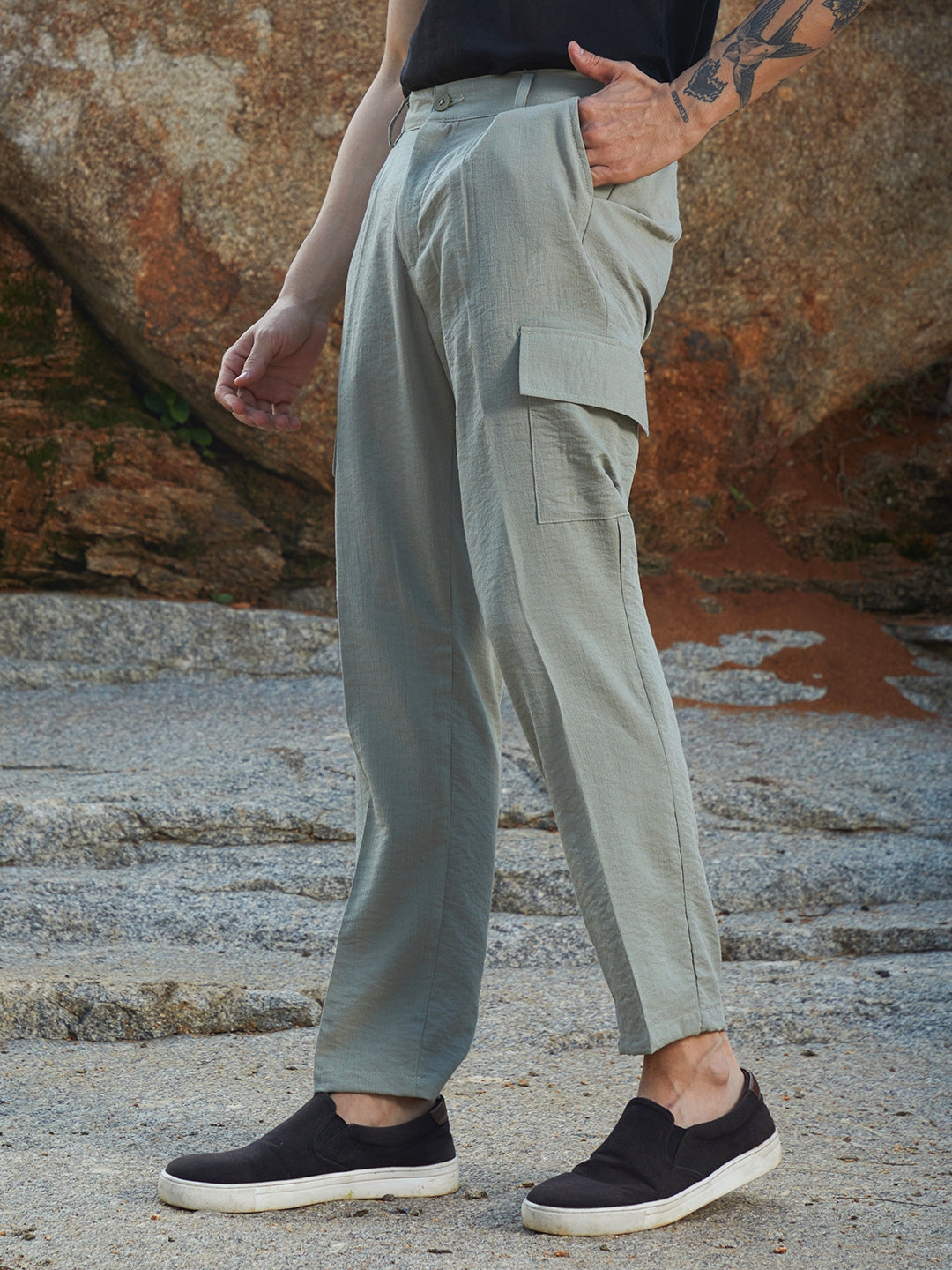 Campus Sutra Lightweight - Crinkled Utility Trousers