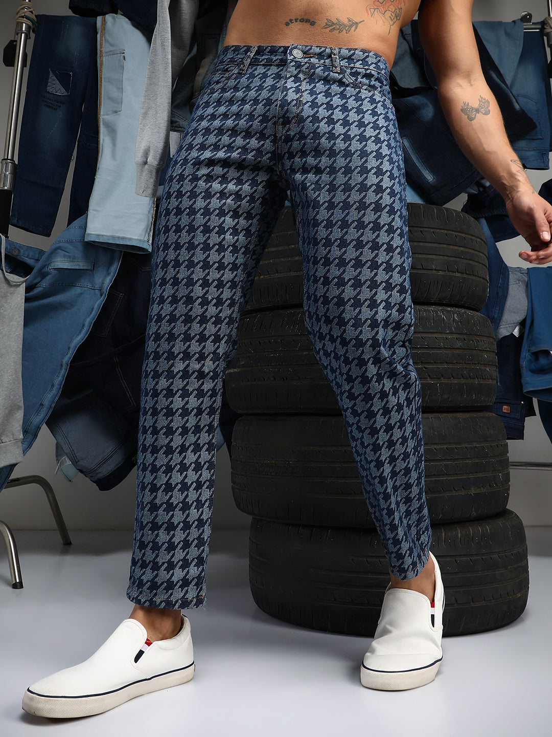 Campus Sutra Houndstooth Denim Jeans