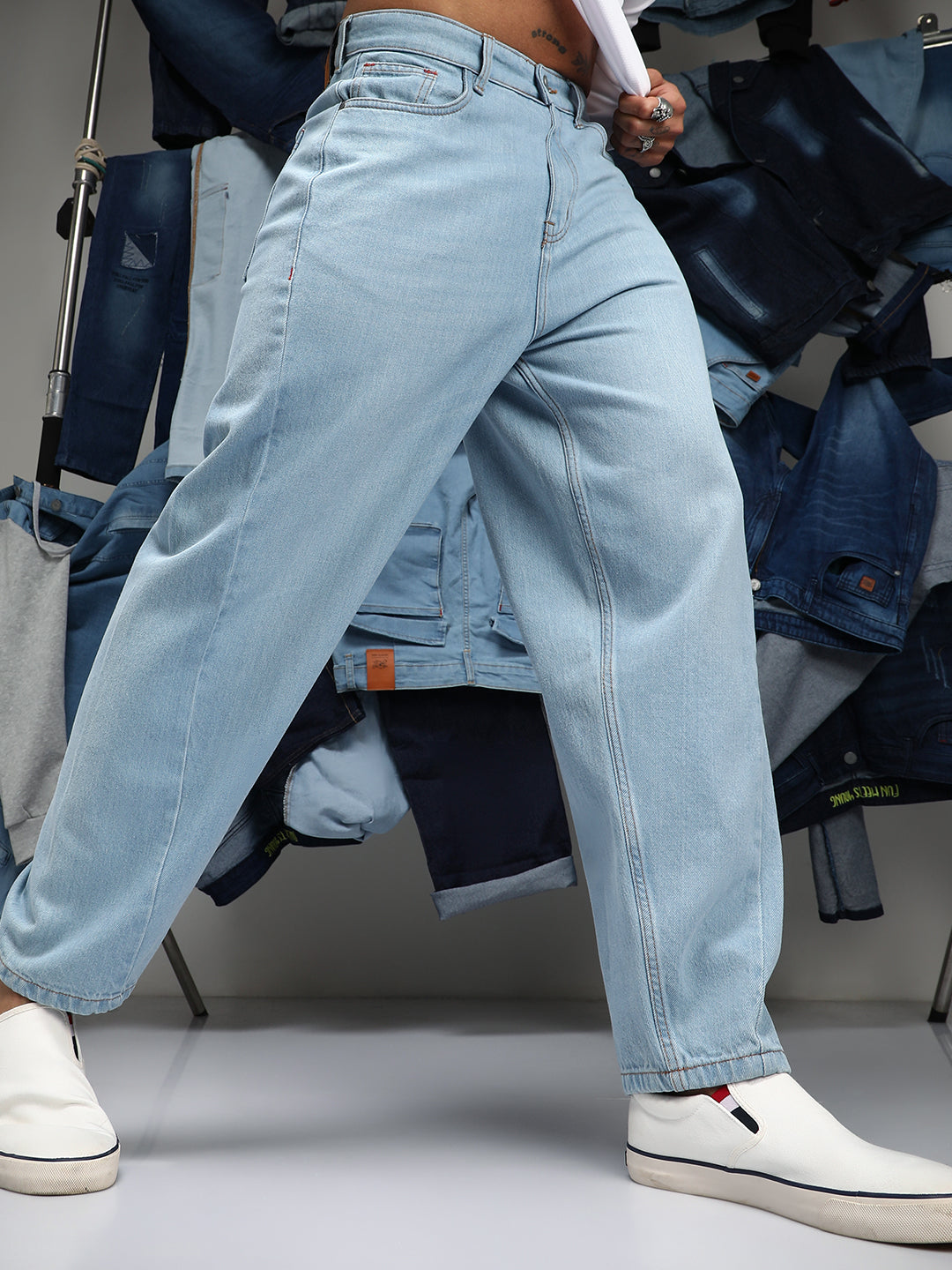 Campus Sutra Semi-Tapered Relaxed Denim Jeans