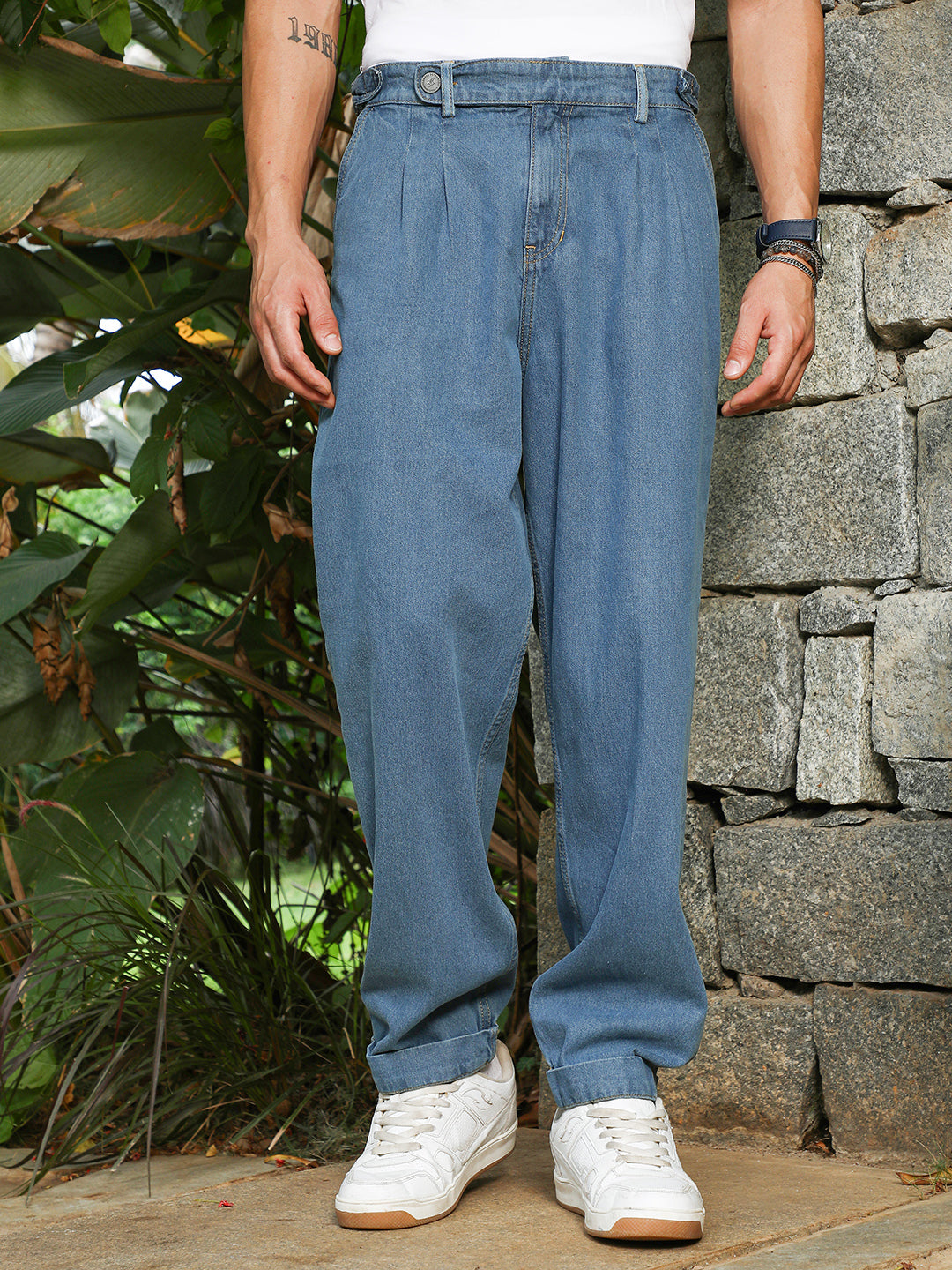 Campus Sutra Indigo Blue Mid-Wash Pleated Denim Jeans