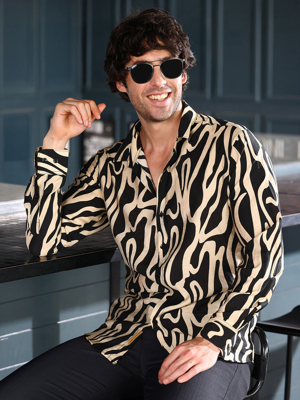 Campus Sutra Contrast-Flowing Imprint Shirt