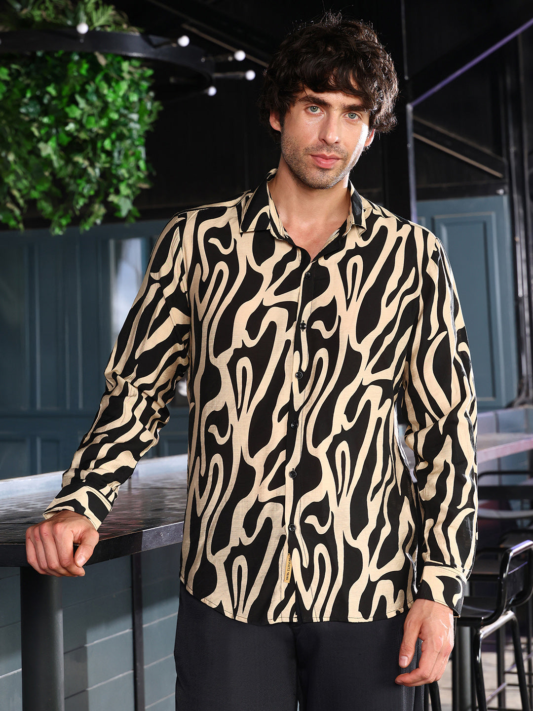 Campus Sutra Contrast-Flowing Imprint Shirt