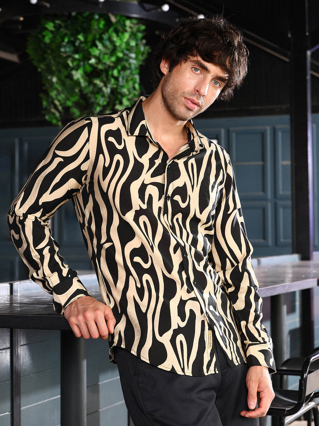 Campus Sutra Contrast-Flowing Imprint Shirt