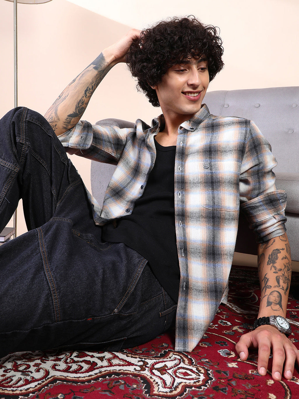 Campus Sutra Gradient-Graph Regular Shirt