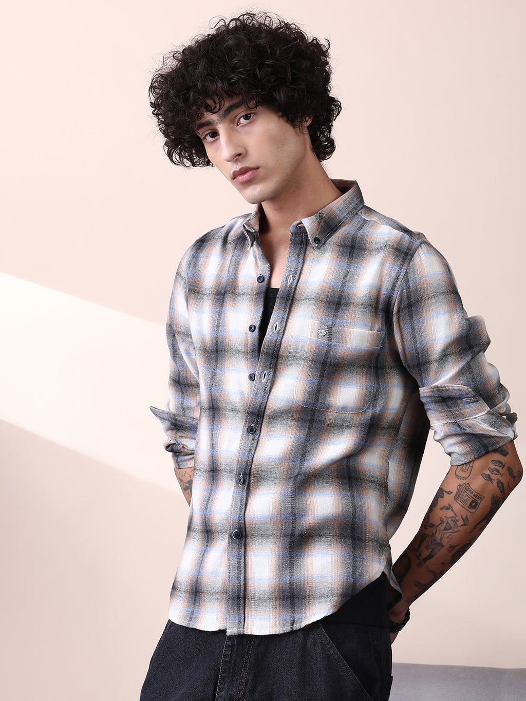 Campus Sutra Gradient-Graph Regular Shirt