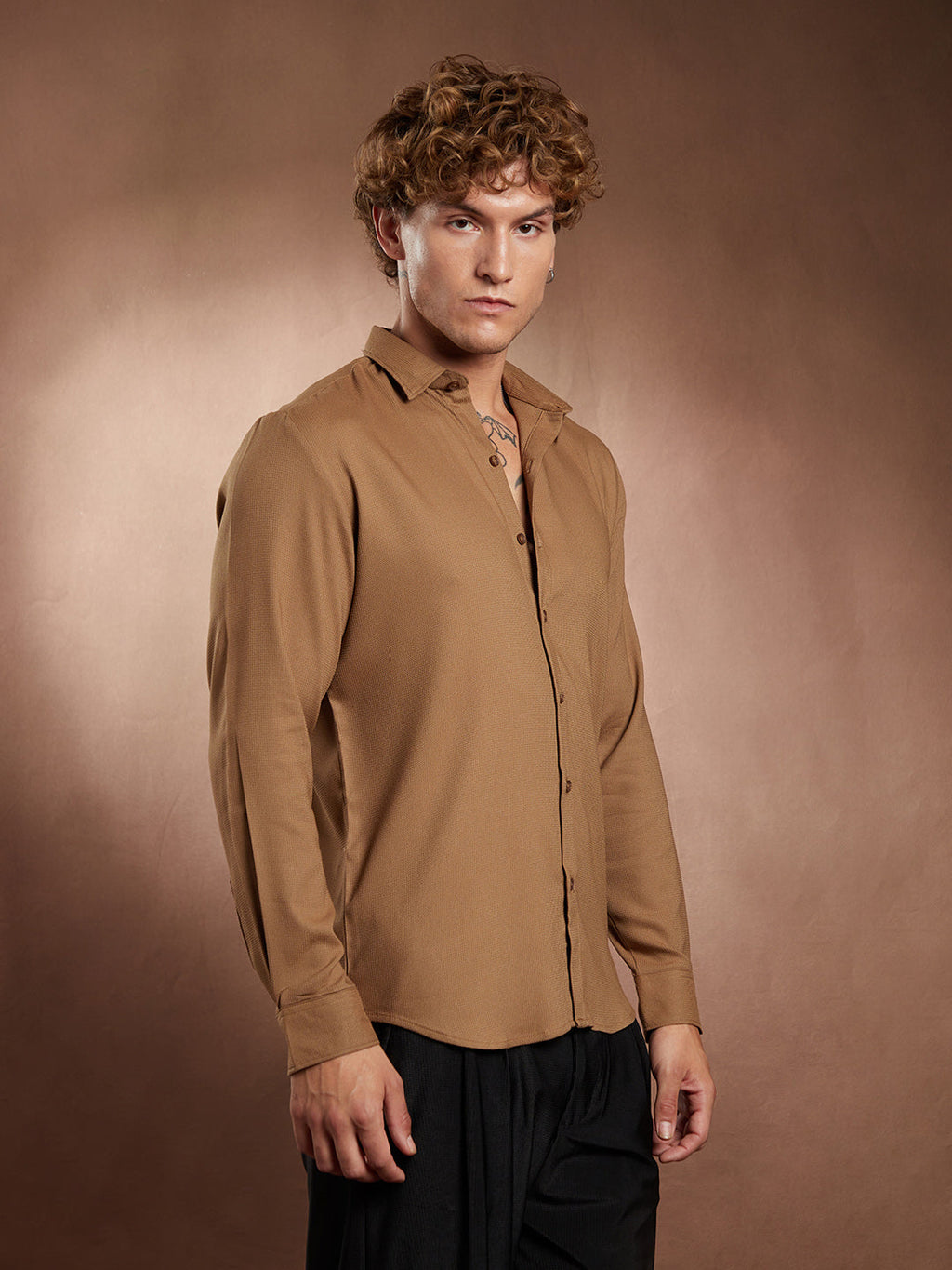 Campus Sutra Solid Waffle-Weave Shirt