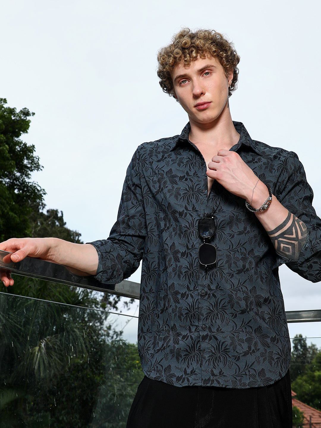 Campus Sutra Dark Grey Floral Pattern Slim Fit Shirt