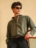 Campus Sutra Mono-Fluid Imprint Shirt