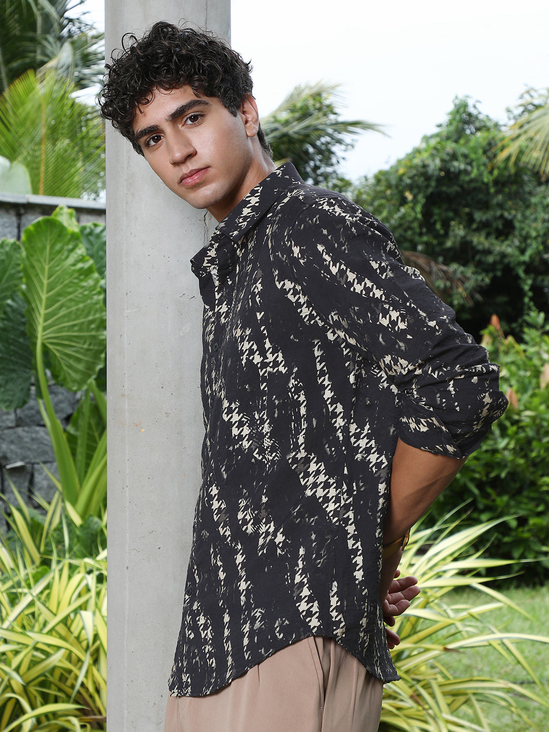 Campus Sutra Grazed-Houndstooth Imprint Shirt