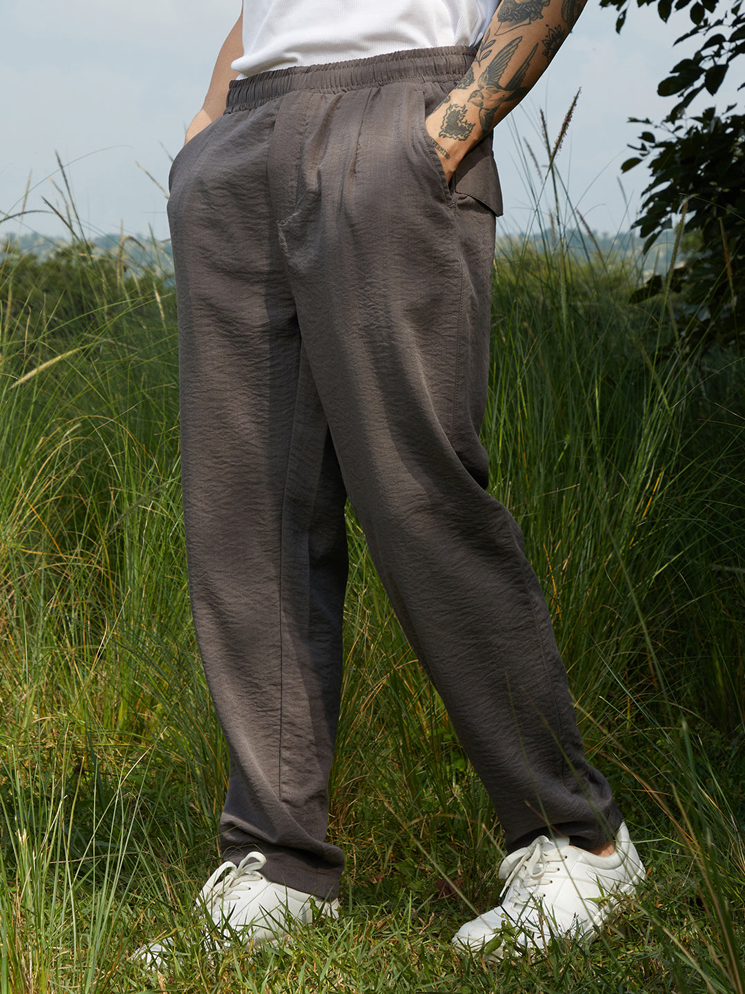 Campus Sutra Lightweight - Crinkled Tailored Trousers