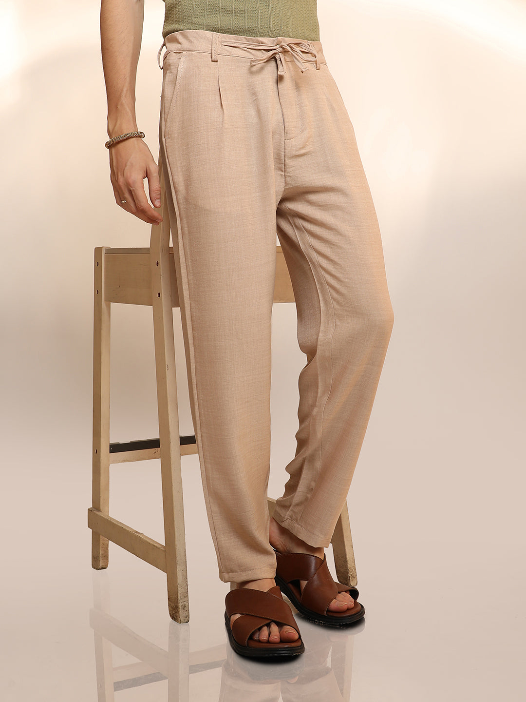 Campus Sutra Lightweight - Solid Pleated Trousers