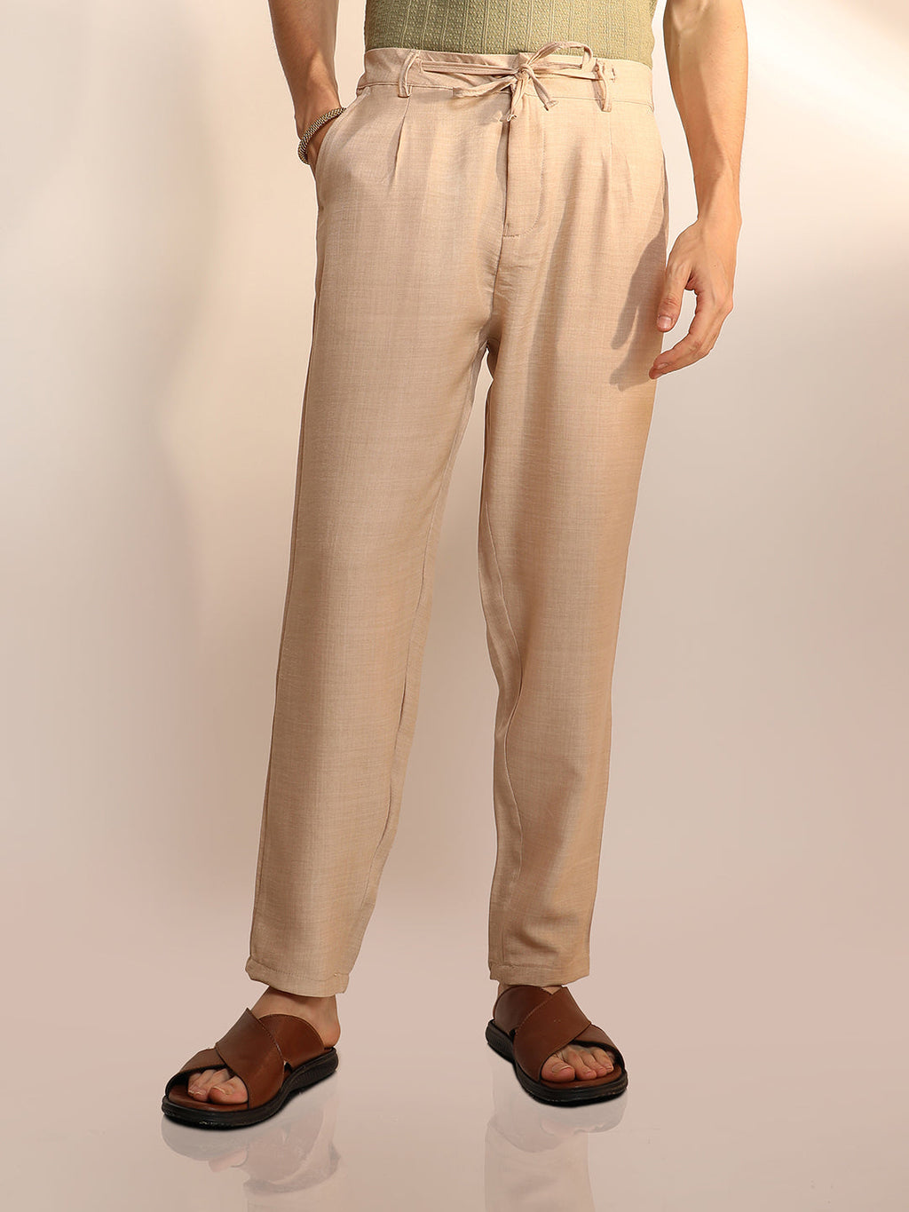 Campus Sutra Lightweight - Solid Pleated Trousers