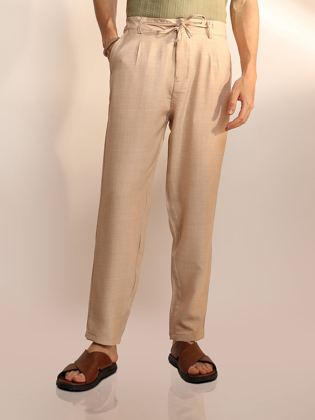 Campus Sutra Lightweight - Solid Pleated Trousers