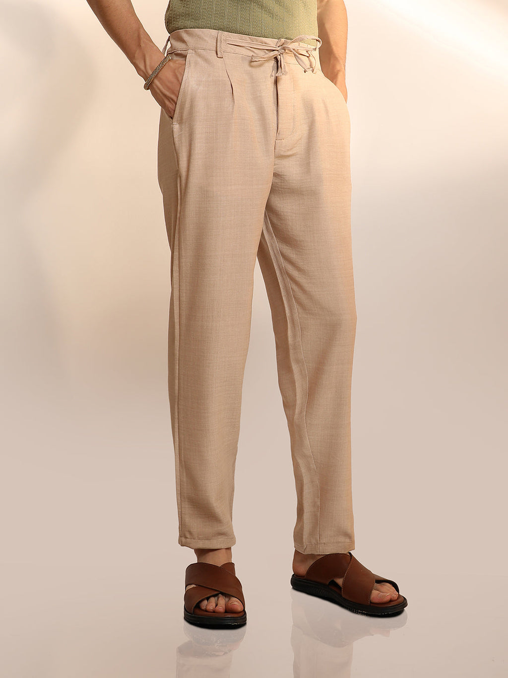 Campus Sutra Lightweight - Solid Pleated Trousers