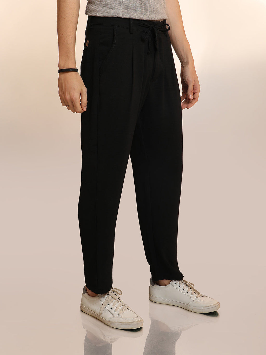 Campus Sutra Lightweight - Solid Pleated Trousers