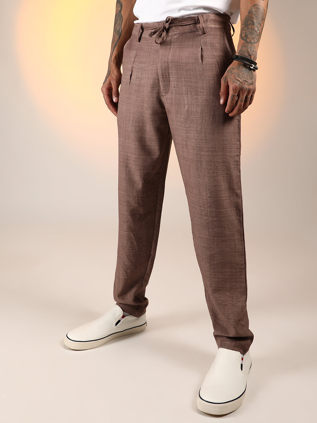 Campus Sutra Lightweight - Solid Pleated Trousers