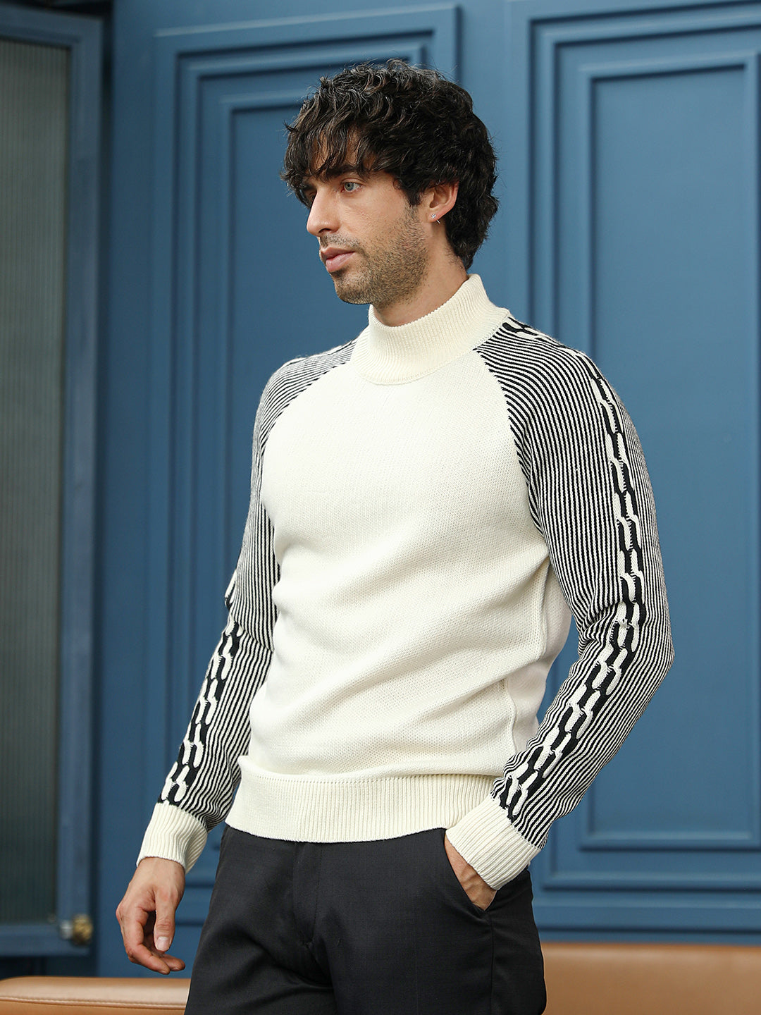 Campus Sutra Self-Raglan Knit Pullover Sweater