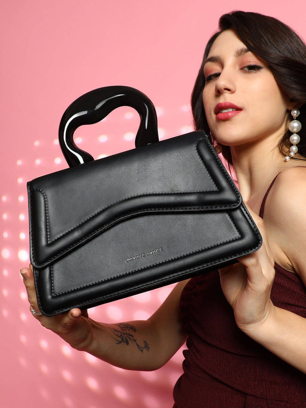 Haute Sauce The Caldera Gloss Hand Bag - Midnight Black