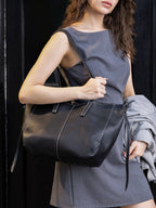 The Medium Illumé Tote Bag With Pouch - Onyx Black
