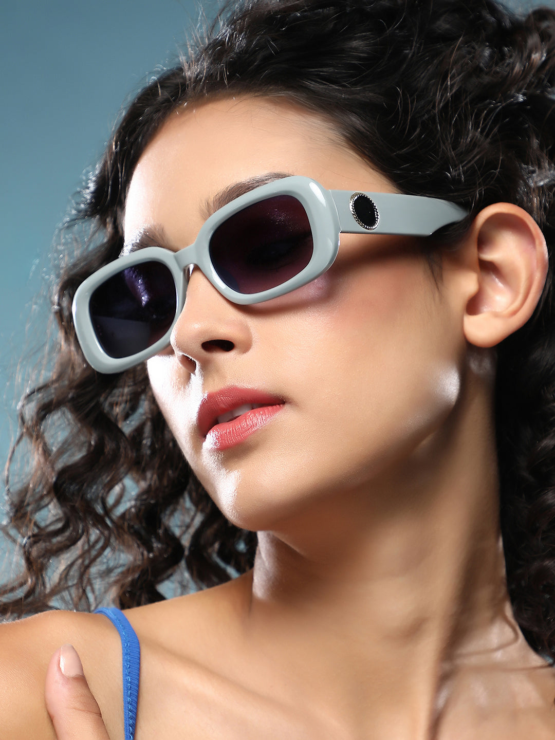 Haute Sauce The Retro Cinema Rectangular Sunglass - Coin Grey