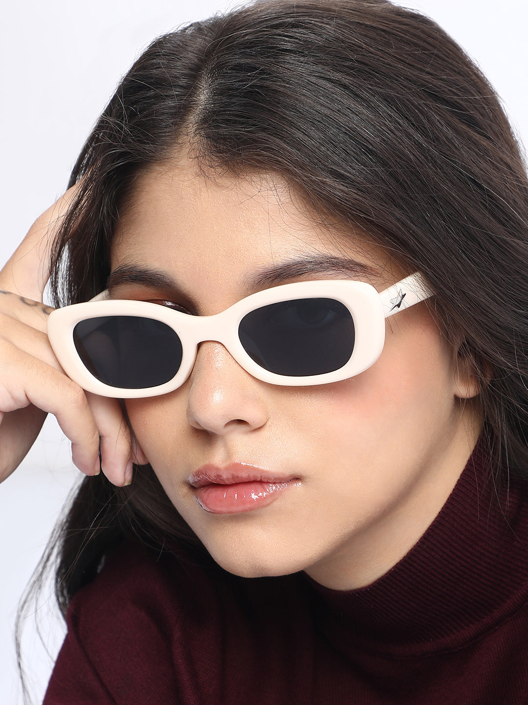 Haute Sauce The Retro Rectangular Sunglass - Daisy White