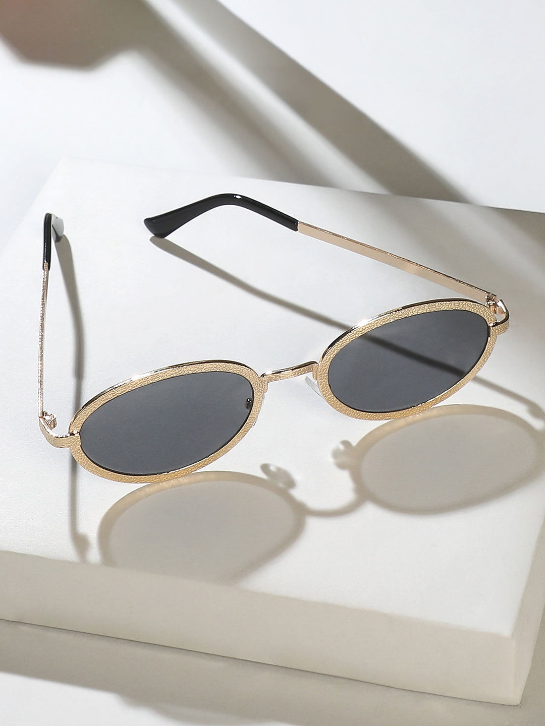The Slim Oval Sunglass - Gold Smoke
