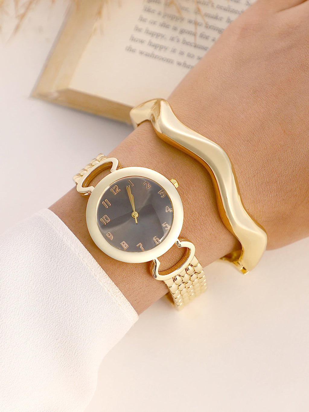 Haute Sauce The-Byzantine-Round-Watch-With-Bracelet-Combo