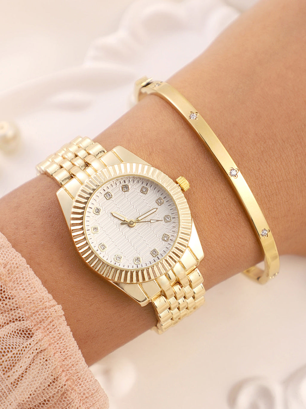 Haute Sauce The-Ribbed-H-Link-Round-Watch-With-Bracelet-Combo