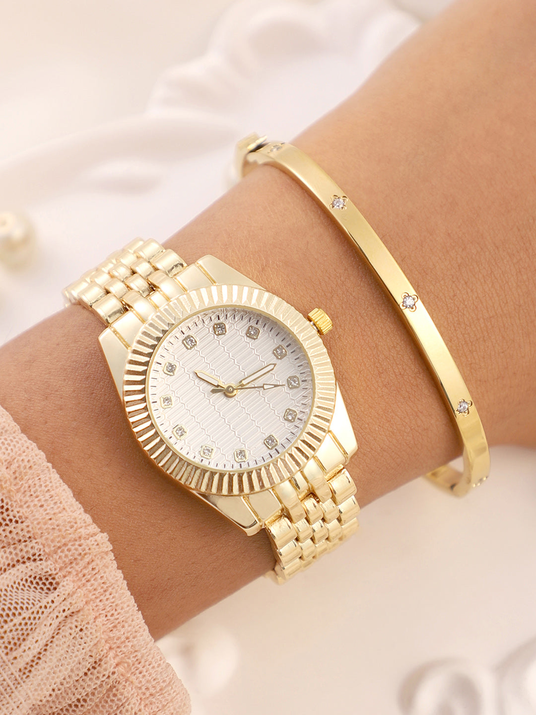 Haute Sauce The-Ribbed-H-Link-Round-Watch-With-Bracelet-Combo
