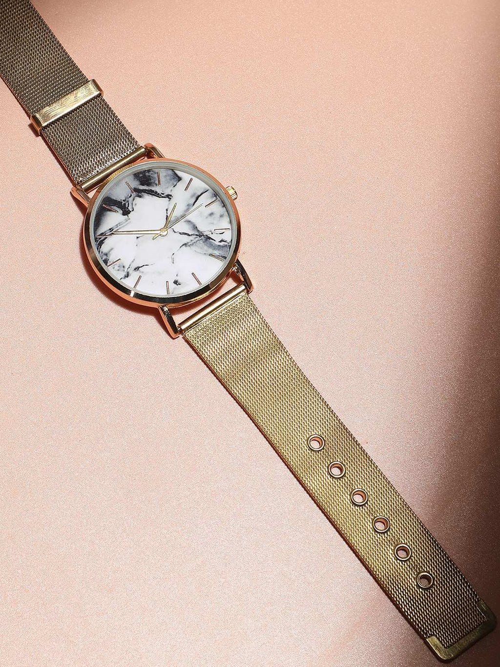 Haute Sauce Women's Round Dial Watch With Mesh Strap - Metallic Gold