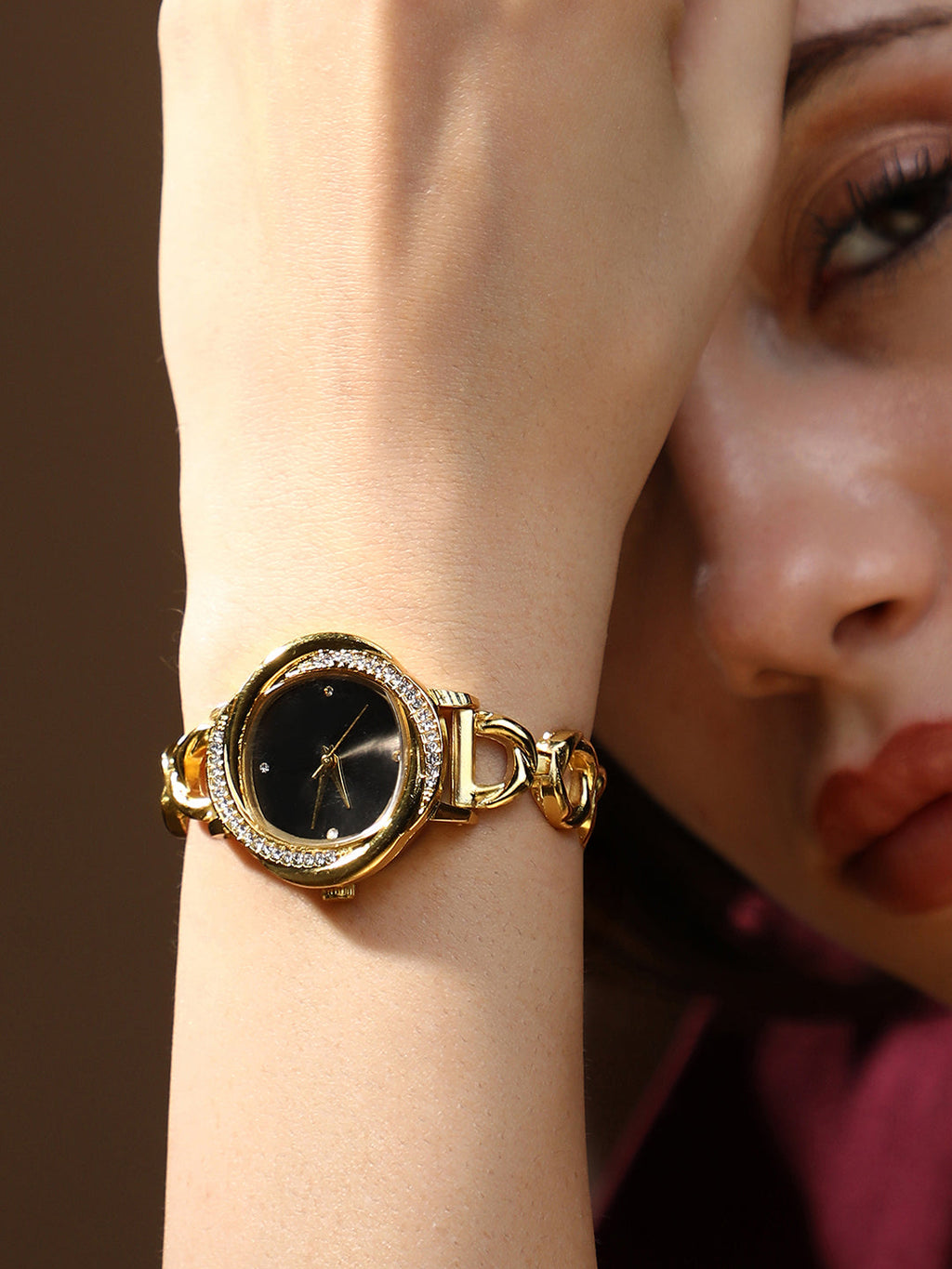 The Luraith-Gem Round Watch - California Gold