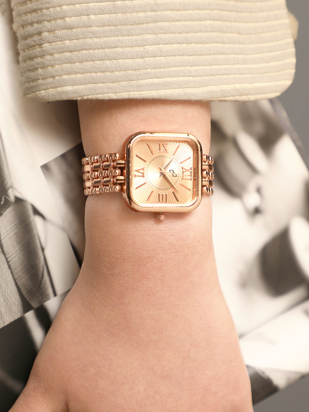 The Dotted-Link Square Watch - Rose Gold