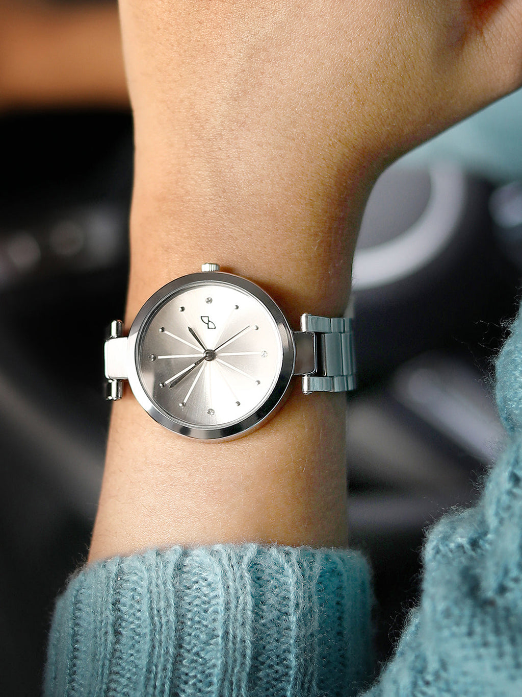 The Jour Round Watch - Metallic Silver