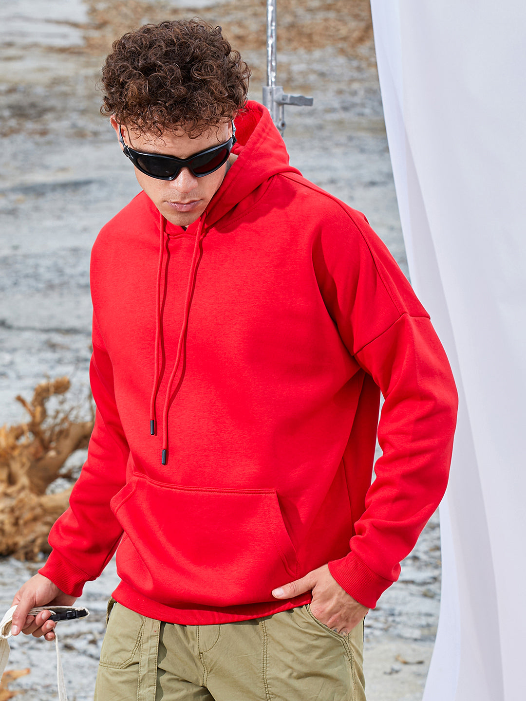 Campus Sutra Oversized Basic Hoodie With Kangaroo Pocket