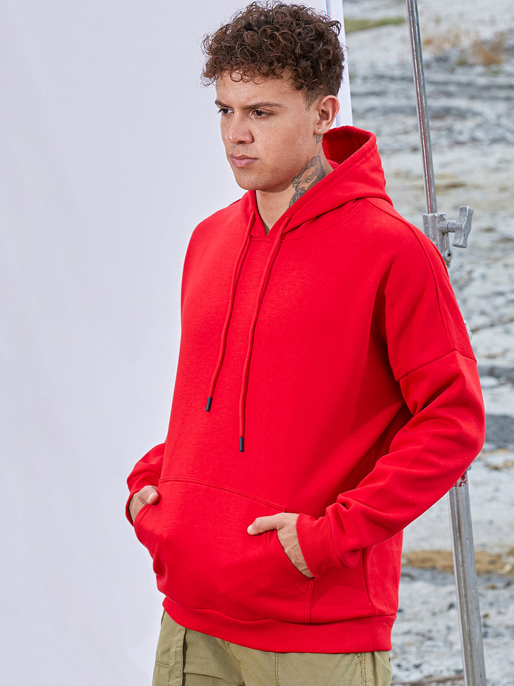 Campus Sutra Oversized Basic Hoodie With Kangaroo Pocket