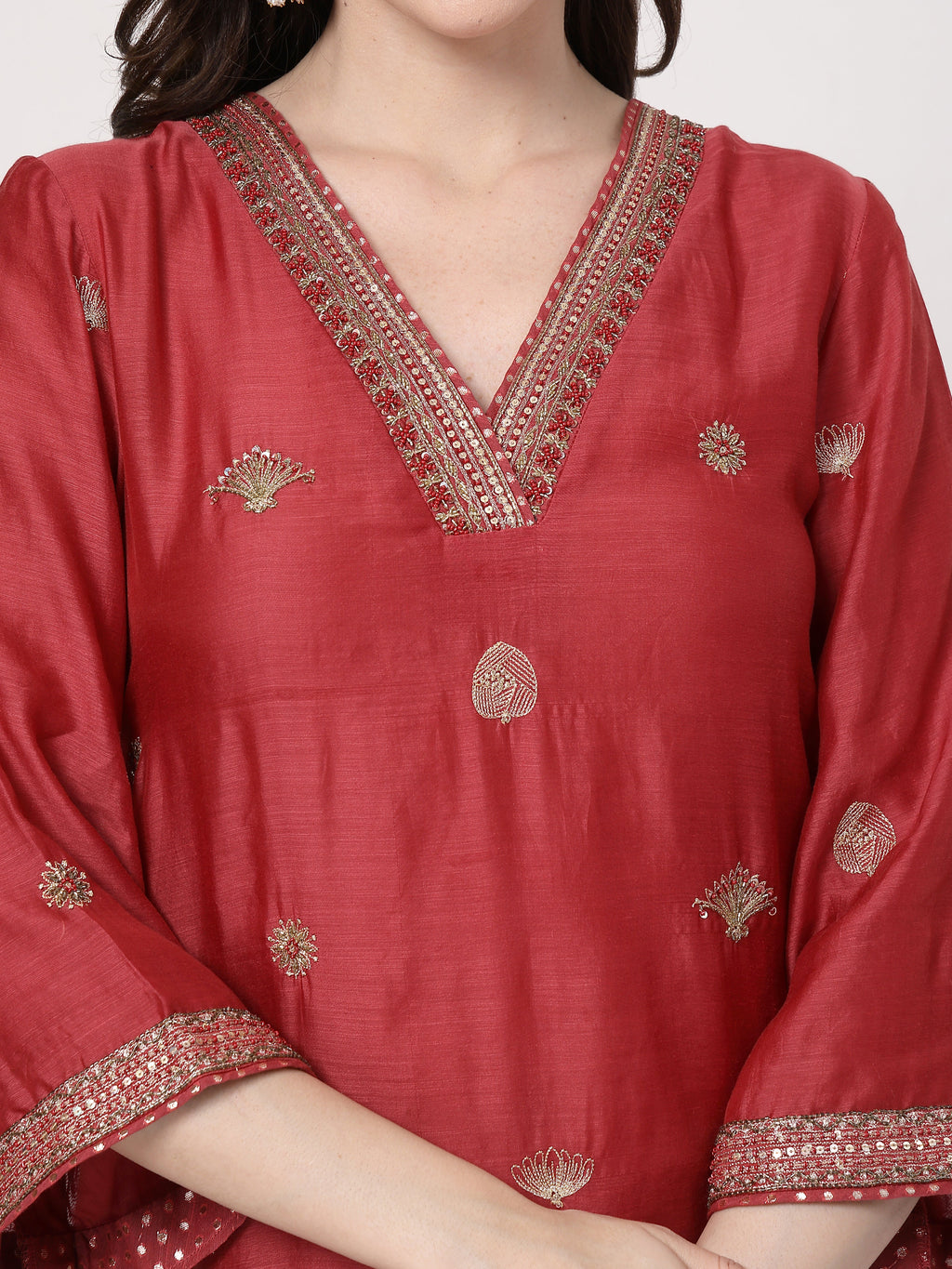 ShopKapaas Maroon Embroidered Suit Set - With Dupatta