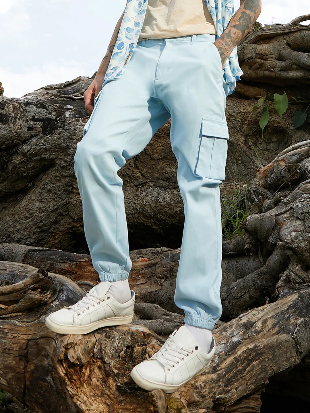 Campus Sutra Cuffed Hem Cargo Trousers