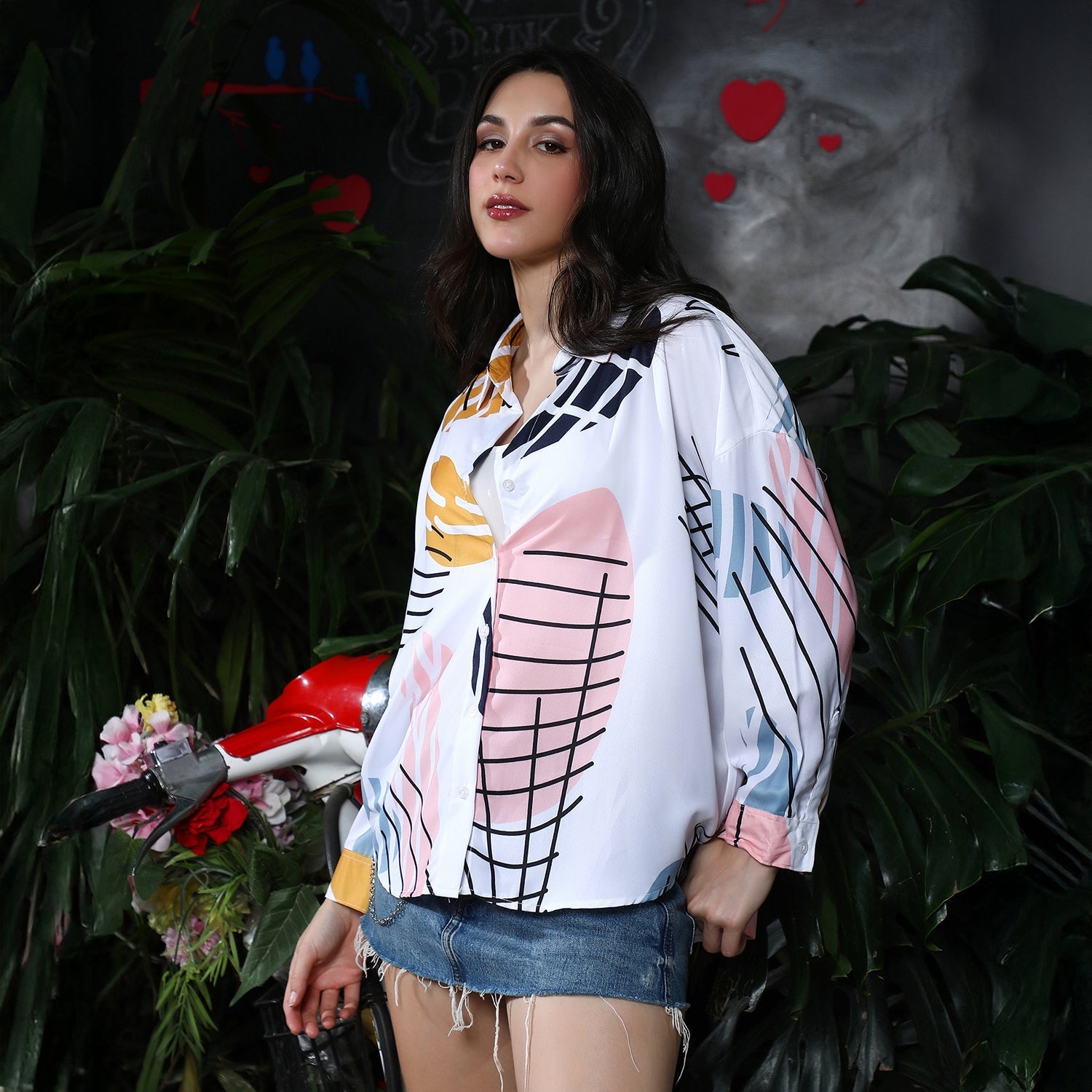 Contrast-Foliage Imprint Oversized Shirt
