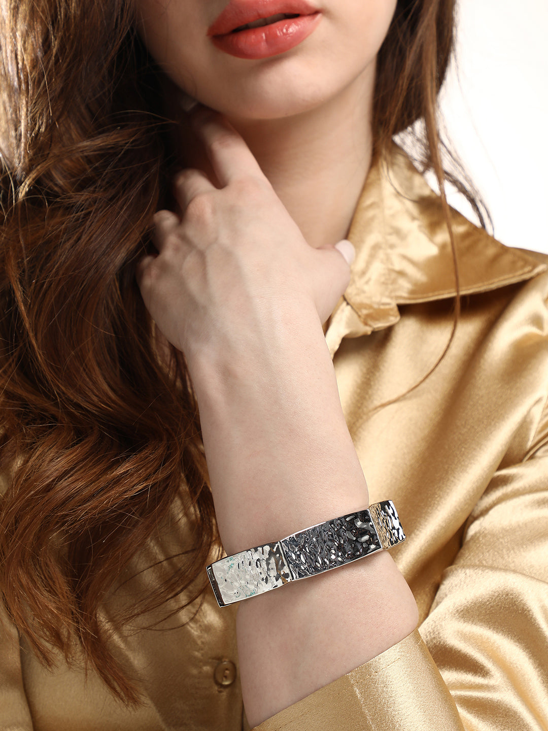 Haute Sauce The Dented-Bolt Bangle Bracelet - Metallic Silver