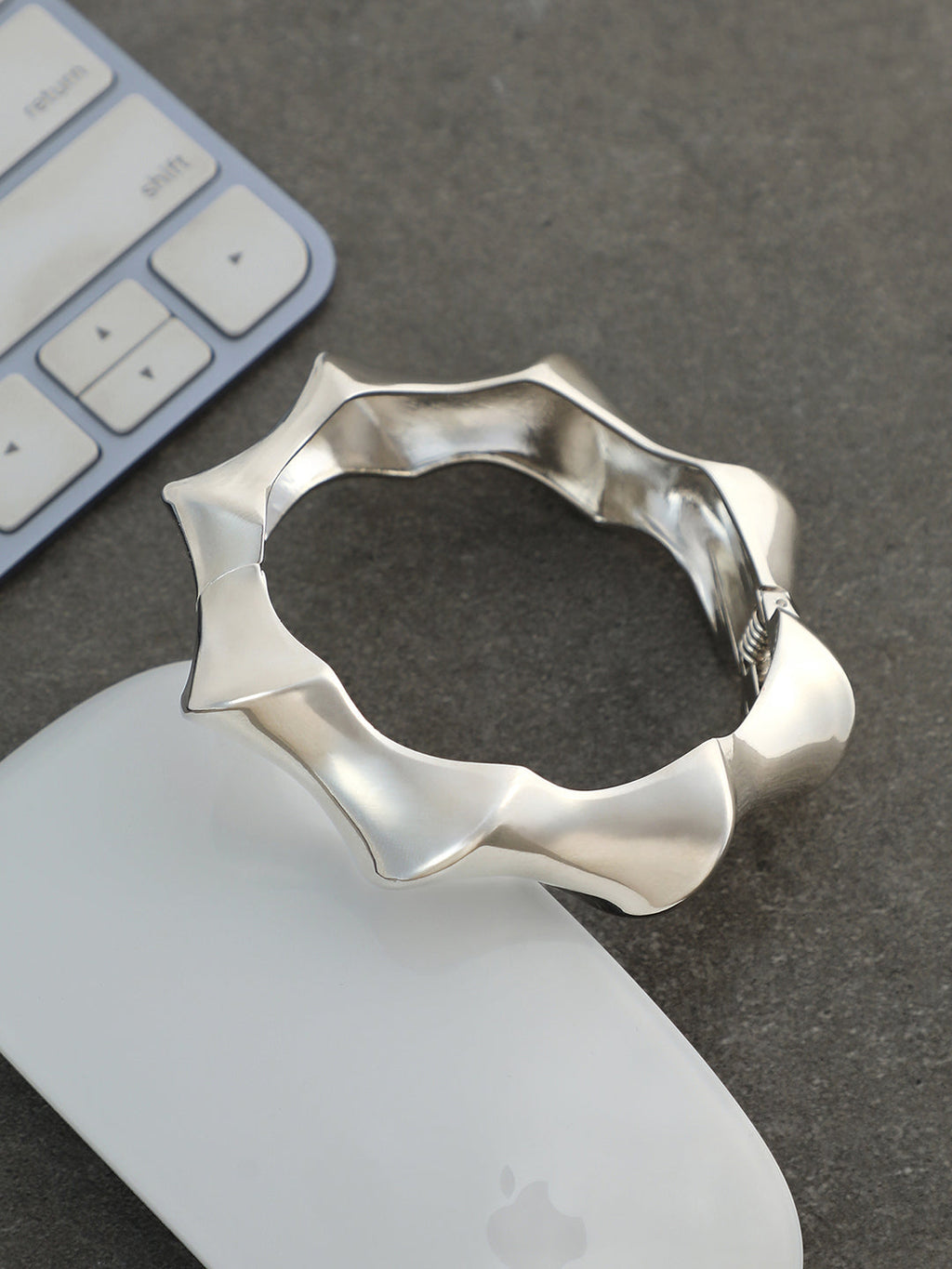 Haute Sauce The Chunky-Twist Bangle Bracelet - Metallic Silver