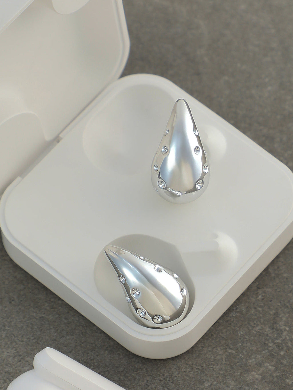 Haute Sauce The Small Dented Teardrop Stud Earrings - Metallic Silver